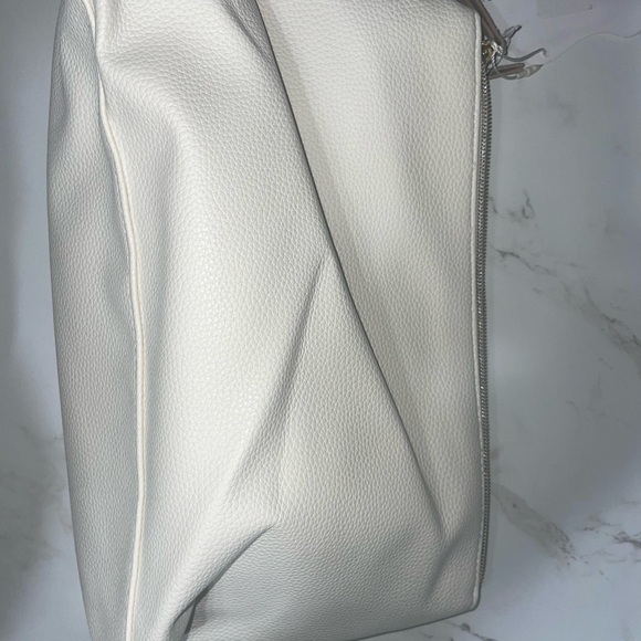 Primark Lion King initial O makeup bag - Picture 3 of 5